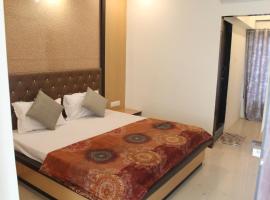 Hotel Skylark, hotel in Vapi