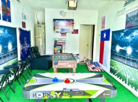 알링턴에 위치한 홀리데이 홈 A Blissful Townhome with a Game Room Near AT&T Stadium, Six Flags, DFW Airport