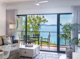 Haven on Hamilton Island -private apartment with views & buggy Fully Renovated in 2023, holiday rental in Hamilton Island