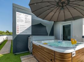 Rooftop Home With Whirlpool & Sauna, casa rústica em Trebnje