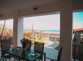 Villa Olga Sea Front Katakolo - Happy Rentals, hotell i Katakolo