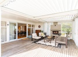 Sunseeker Cottage - Mangawhai Heads Holiday Home, cottage in Mangawhai