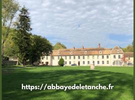 Abbaye de l'Etanche -1 chambre d'hôtes - Un cadre naturel exceptionnel -, lággjaldahótel 
