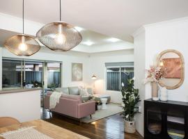 KORO7 - Boutique Bliss, hotel in Henley Brook