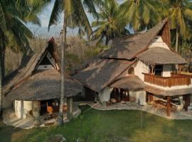 Beach-Front Sumbawa Surf House, hotel with parking in Lemonga