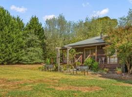 StayAU Lakeview Cottage 2BR Cozy Nature Getaway, Hotel in Badger Creek
