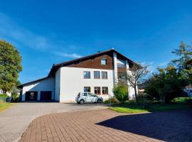 Ferienwohnung Lechner, hotel v mestu Grabenstätt