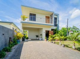 Keenoo Villa - An elegant villa in a calm area, hotel cerca de Sir Seewoosagur Ramgoolam Botanical Garden, Pamplemousses