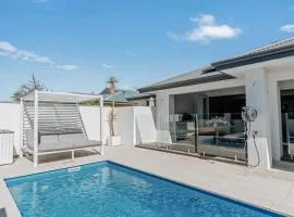 Sundrift: Tranquil Retreat with Spectacular Views