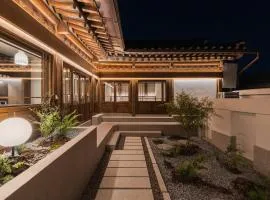 Luxury Hanok Retreat Dohyun