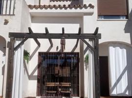 Casa Rural "Estrella", El Ronquillo, 2 dormitorios, 2 adultos y 2 niños, lantligt boende i Sevilla