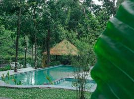 Athirapilly On The Rocks, hotel cerca de Cataratas de Athirappilly, Athirappilly