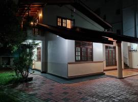 Ama HomeStay Guest Colombo โรงแรมที่มีที่จอดรถในราจากิริยา