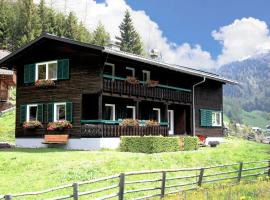 Beautiful and very luxurious chalet in walking and skiing area Innerkrems, hotel with parking in Innerkrems