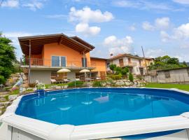 Villa Laura Private Pool and Garden, holiday home in Besozzo