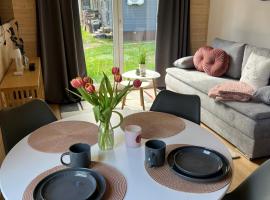 Tinyhouse Frida &ndash Stilvolle Auszeit am See Natur & Ruhe in Stuer Mecklenburgische Seenplatte, hotel a Stuer