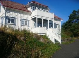 Big Holiday House South of Norway, by the Osean, hotel in Gjeving