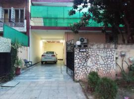 Rose Lodges Guest House, hotel di Islamabad