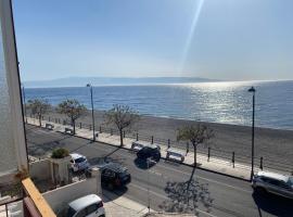 LA FINESTRA SUL MARE, hotel in Ali Terme