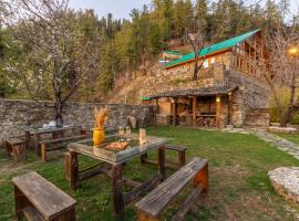 ELIVAAS 4 BHK with Garden & Sauna - Skylounge, hotel v destinaci Šimla