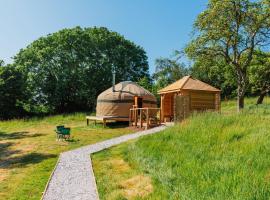 Orchard Yurt Allerford, Hotel in Bossington