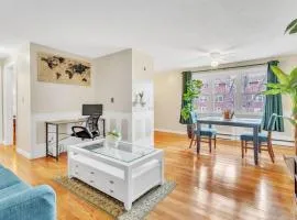 Central Chic Crib
