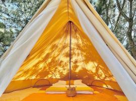 Glamping on Organic Yoga Farm with Natural Swimming Pool near Beach, luxury tent in Moncarapacho