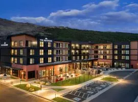 The Hoffmann Hotel Basalt Aspen Tapestry Collection Hilton