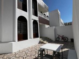 Top House Hostel Muscat, hostel in Muscat
