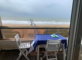 Studio Saint Jean de Monts (Front de mer), hotel i Saint-Jean-de-Monts