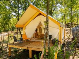 Oblun Eco Resort - New Luxury Glamping Tents, אתר גלמפינג בפודגוריצה