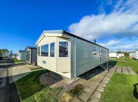 Lovely 8 Berth Caravan At California Cliffs Nearby Scratby Beach Ref 50060e, hotel a Great Yarmouth