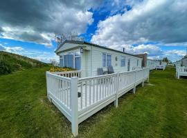 Superb Caravan With Decking And Free Wifi At Naze Marine Park Ref 17236c, kemping Walton-on-the-Naze-ben