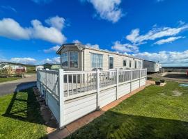 Ref 40035nd - Superb Caravan With Decking Free Wifi At North Denes Holiday Park, hotel in Lowestoft