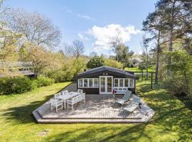 Awesome Home In Jgerspris With Kitchen, casa de temporada em Jægerspris