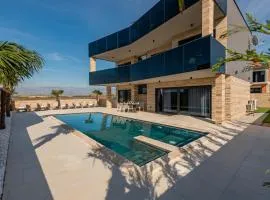 5 Bedroom Beautiful Home In Privlaka