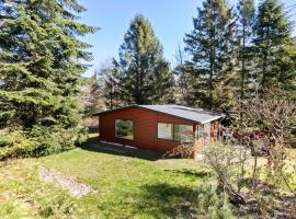 2 Bedroom Pet Friendly Home In Melby, hotel a Melby