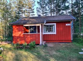 Kleines Ferienhaus auf Naturgrundstück in Seenähe - b48624, holiday home in Sollerön