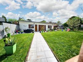 Maison de 2 chambres a Ver sur Mer a 100 m de la plage avec jardin clos et wifi, hotel sa parkingom u gradu Ver-sur-Mer