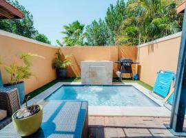 Gold coast beautiful house with private pool, feriehus i Palm-Eagle Beach