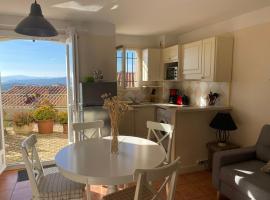 EXCEPTIONNEL - Appartement BAIE ST TROPEZ - Résidence BELLEVUE - LES ISSAMBRES，阿爾讓河畔羅科布呂訥的飯店