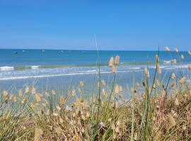 Maison de plage la grise brèche, готель з парковкою у місті Pirou