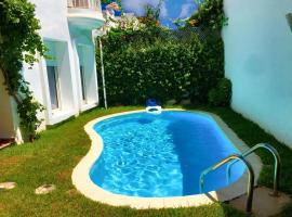 다르 보우아자에 위치한 빌라 4 bedrooms villa at Dar Bouazza Tamaris 200 m away from the beach with private pool and enclosed garden