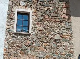 Antica torre del castello Casa Ceresiana