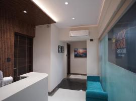 SUNBRIGHT ROOMS & RESIDENCY, hotel di Thane