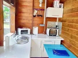Bungalow charmant au Moule avec piscine et jardin
