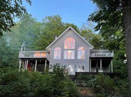 Stillwater Lakehouse on Portage Lake, ξενοδοχείο σε Haliburton