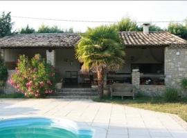 Le Cabanon Des Cigales Provençale, hotell med parkering i Puyméras