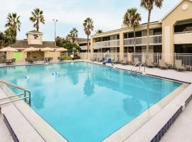 Upstay - Modern Suite w Pool - Mins From Disney, hotell i Kissimmee