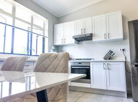 Impeccable 2-Bed Apartment in Victoria Falls, apartment in Victoria Falls
